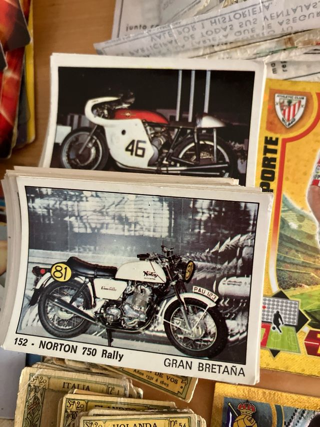 Lote de cromos de fútbol y otras colecciones antig