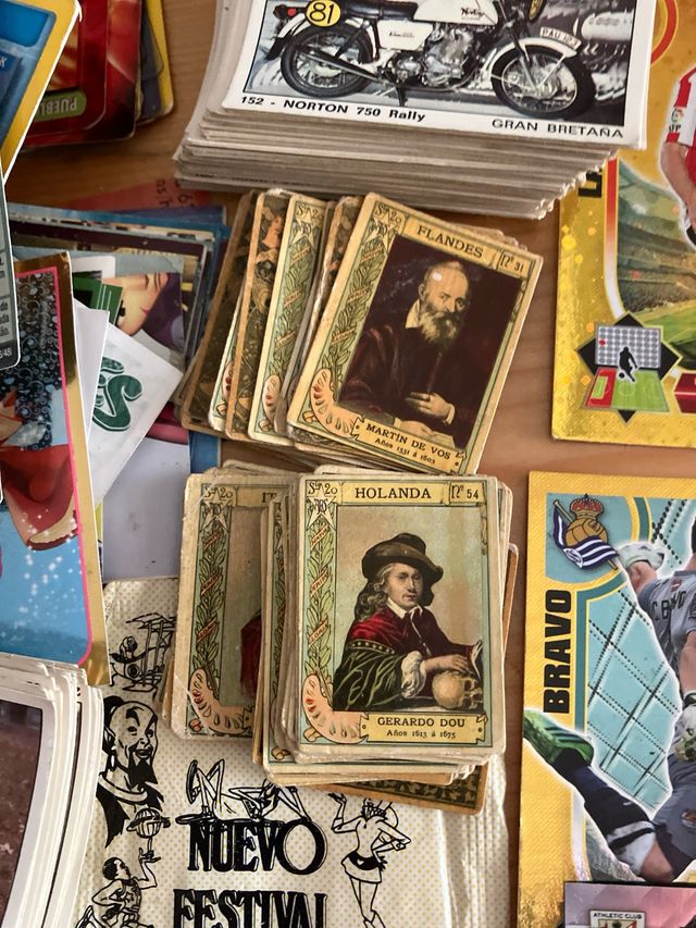 Lote de cromos de fútbol y otras colecciones antig