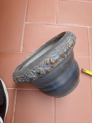 Macetero ornamental de barro cocido