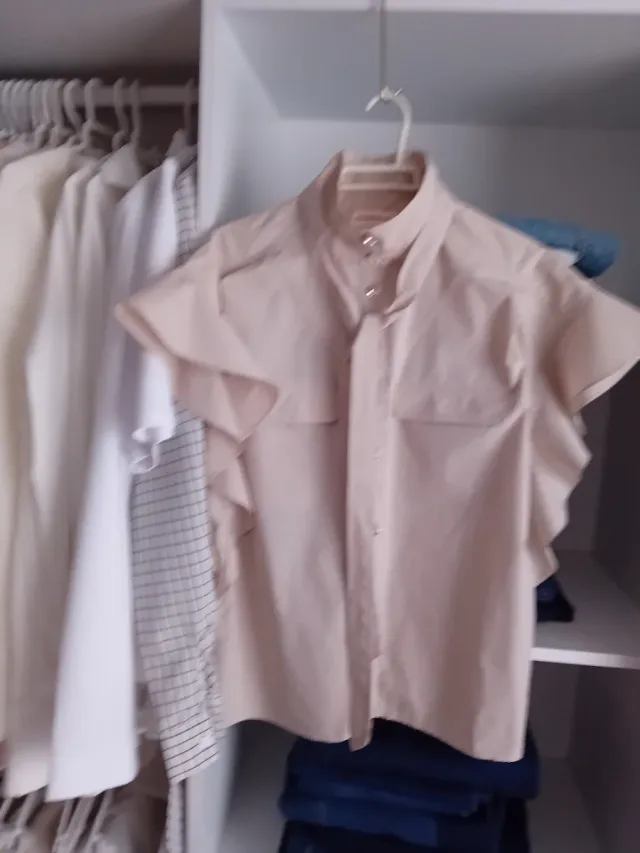 Preciosa camisa y regalo otra prenda