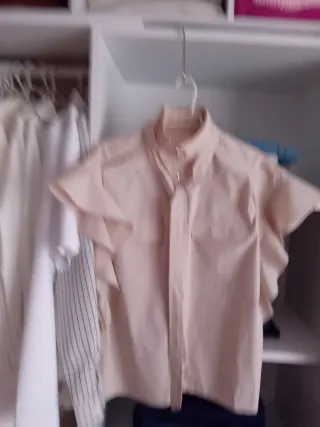 Preciosa camisa y regalo otra prenda