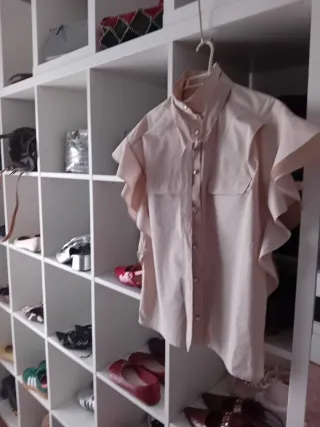 Preciosa camisa y regalo otra prenda