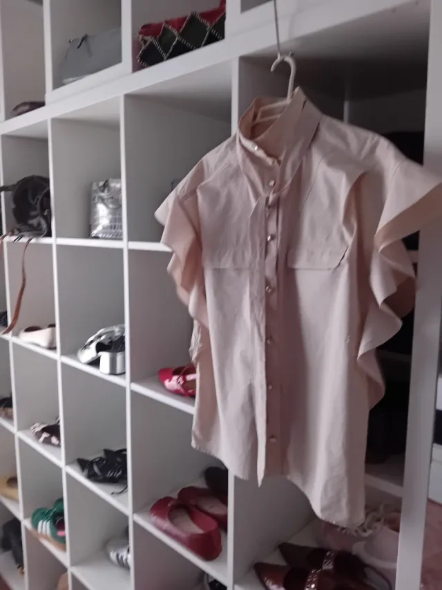 Preciosa camisa y regalo otra prenda