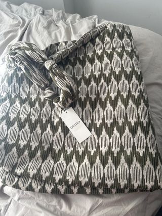 Bolso Oysho verde y blanco