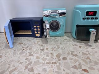 Cocinita de madera con accesorios