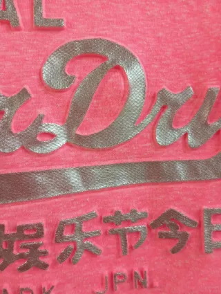 Camiseta Superdry Coral Logo Relieve Talla L