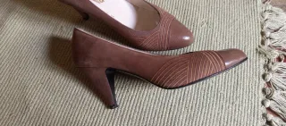 Zapatos de tacón vintage marrones