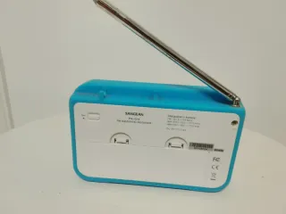 Radio Sangean azul y blanca