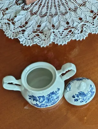 Zuccheriera in ceramica blu e bianca