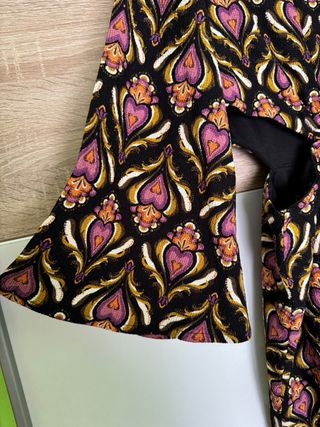 Vestido estampado con aberturas