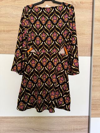 Vestido estampado con aberturas