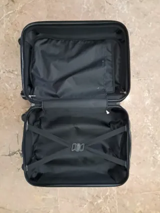 Maleta de cabina negra