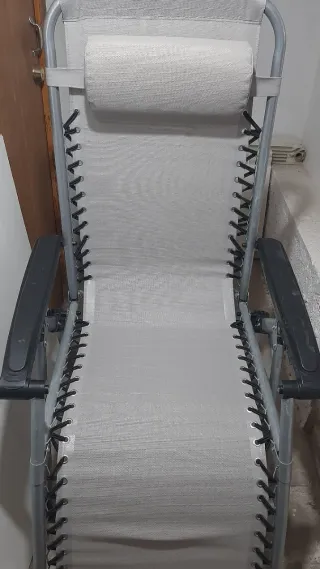 Tumbona plegable gris y negra(silla para jardin)