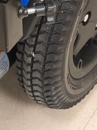 Silla de ruedas motorizada XL con basculación