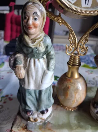 Orologio da tavolo vintage con figure