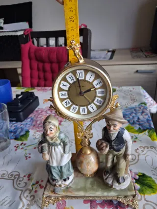 Orologio da tavolo vintage con figure