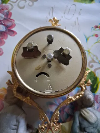 Orologio da tavolo vintage con figure