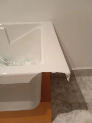 Lavabo plastico 45x50x30 con desagüe esquina rota