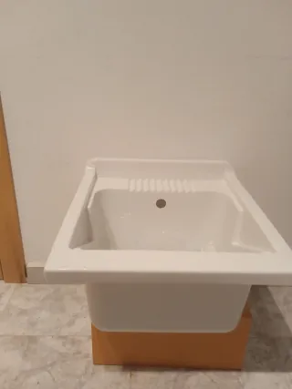 Lavabo plastico 45x50x30 con desagüe esquina rota