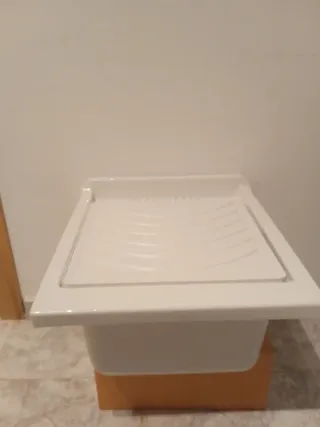 Lavabo plastico 45x50x30 con desagüe esquina rota