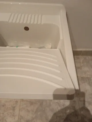 Lavabo plastico 45x50x30 con desagüe esquina rota