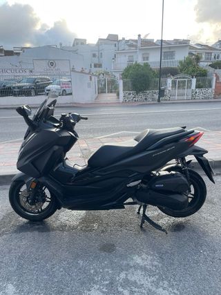 Honda Forza 125 AD Maxi Scooter Negra
