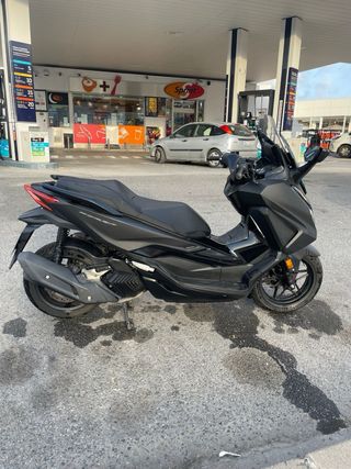 Honda Forza 125 AD Maxi Scooter Negra