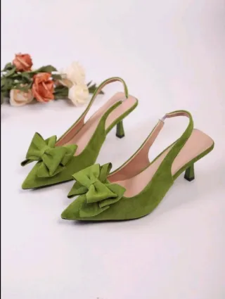 Zapatos verdes con lazo