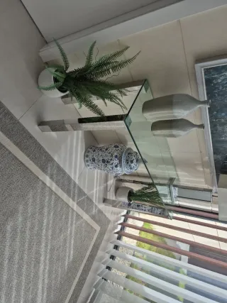 Tavolo da ingresso in cristallo e metallo