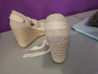 Cuñas blancas y beige talla 36