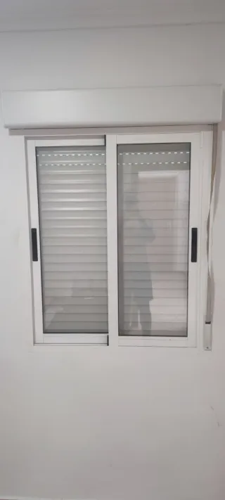 4 ventanas correderas y 1 puerta corredera