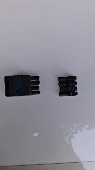 Conector Eléctrico Iluminación 4P. 9 unidades 10€