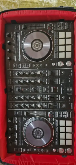 Controladora DJ Pioneer DDJ-RX i tarjeta traktor 6