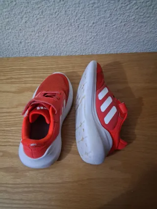 Zapatillas Adidas Niña o Niño Rojas, talla 31
