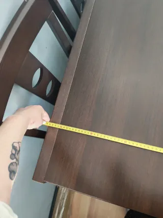 Mesa de comedor de madera marrón Y 4 sillas