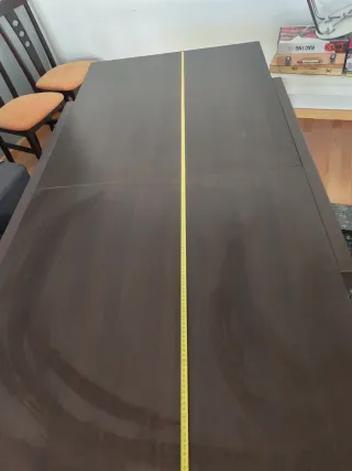 Mesa de comedor de madera marrón Y 4 sillas