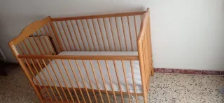 Cuna de bebé de madera