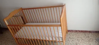 Cuna de bebé de madera