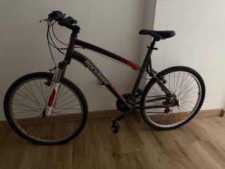 Bicicleta Rockrider Negra y Roja