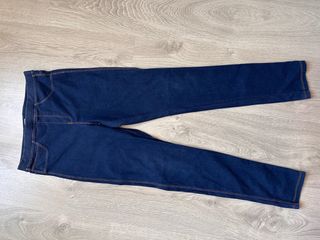 Lote de pantalones vaqueros y deportivos