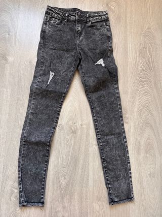Lote de pantalones vaqueros y deportivos