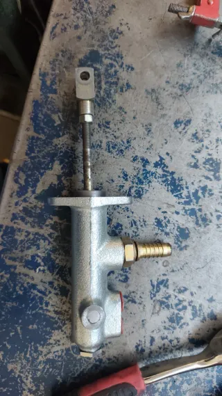 Bomba de frenos Tractores Agria Series 8900-9900