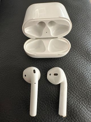 Airpods(A1523)+estuche(A1602)-izdo se desconecta