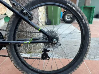 Bicicleta Rockrider Negra y verde  Costó 300€