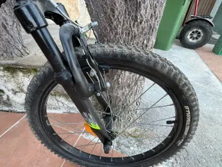 Bicicleta Rockrider Negra y verde  Costó 300€