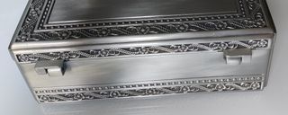 Portagioie in metallo con interno in velluto blu