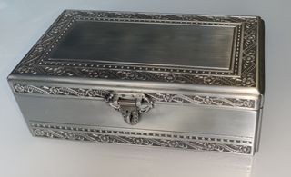 Portagioie in metallo con interno in velluto blu