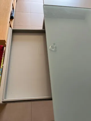 Mesa extensible Cancio cristal y metal