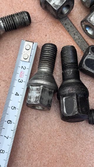 Tornillos de Rueda Coche