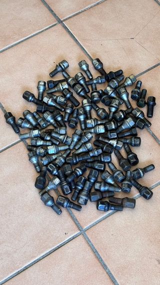 Tornillos de Rueda Coche